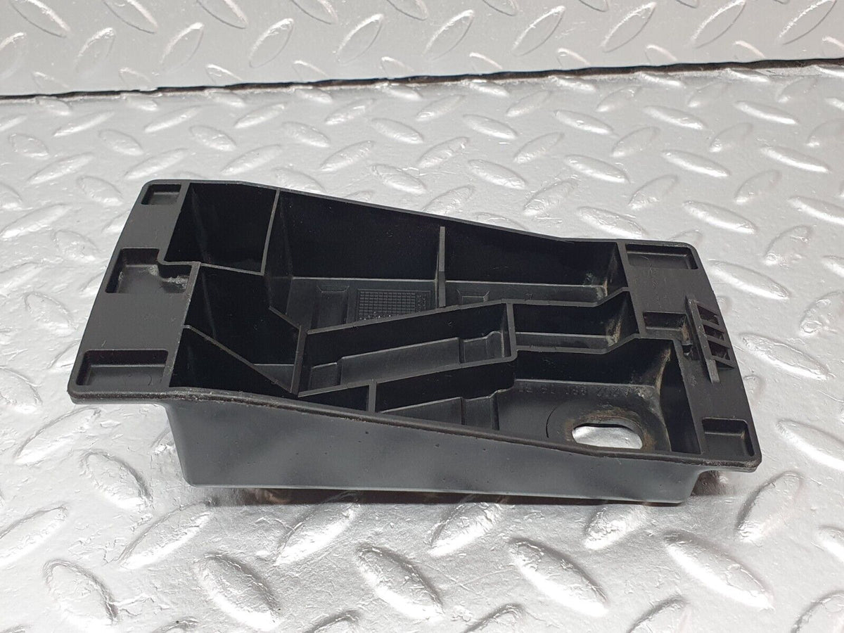 41748 Mercedes-Benz W202 C200 Rear Bumper Bracket A2028800630