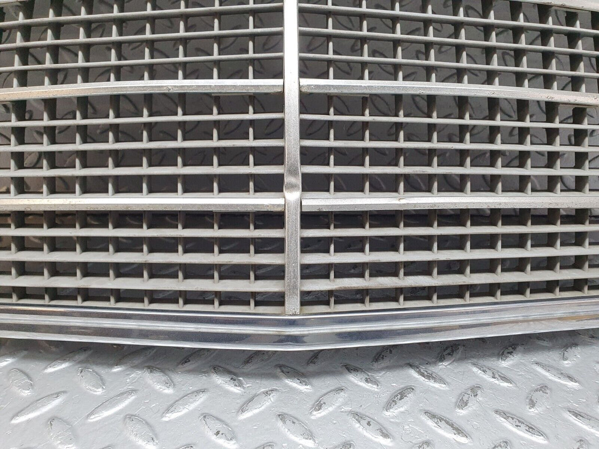41221 Mercedes-Benz W126 300SE Bonnet Grill Chrome A1268880423