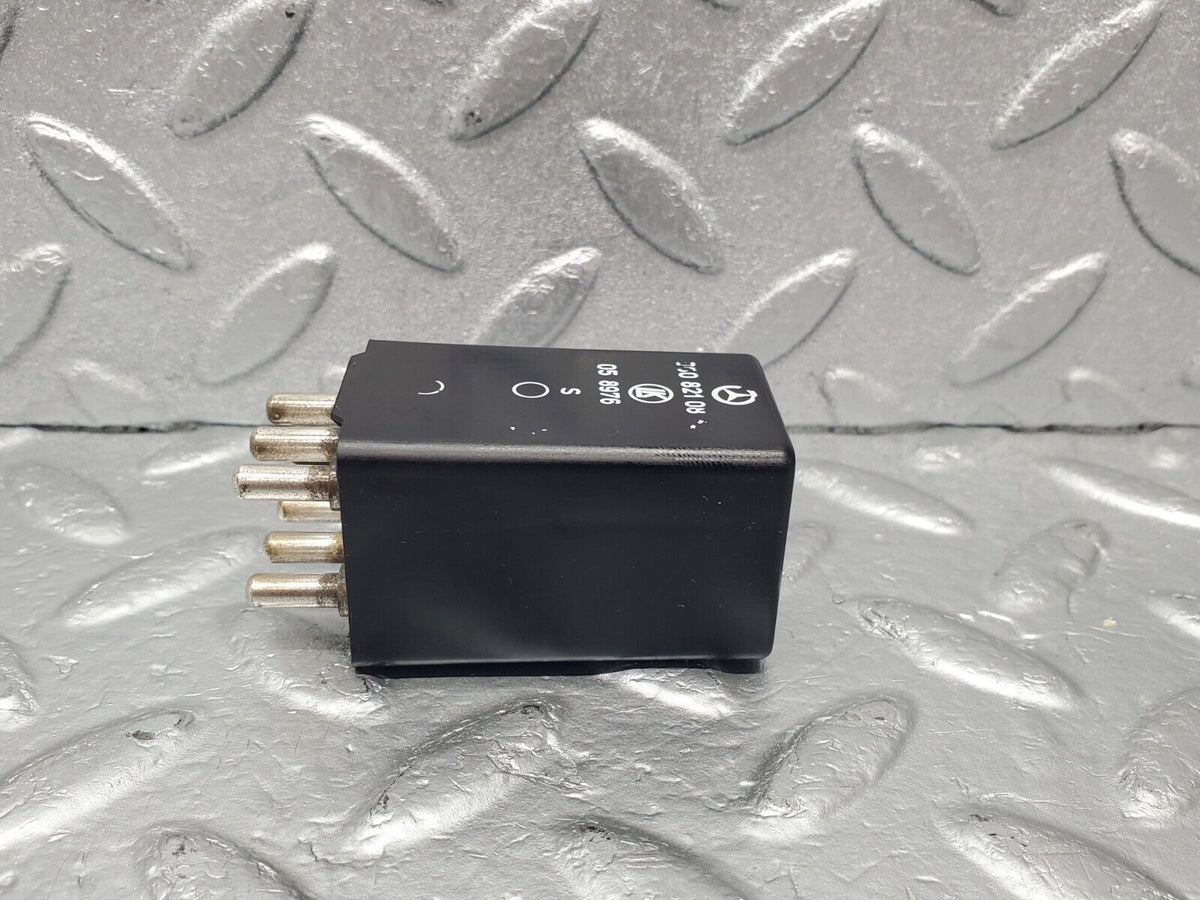 46488 Mercedes-Benz C123 280CE Coupe Intermittent Wiper Relay A0008210863