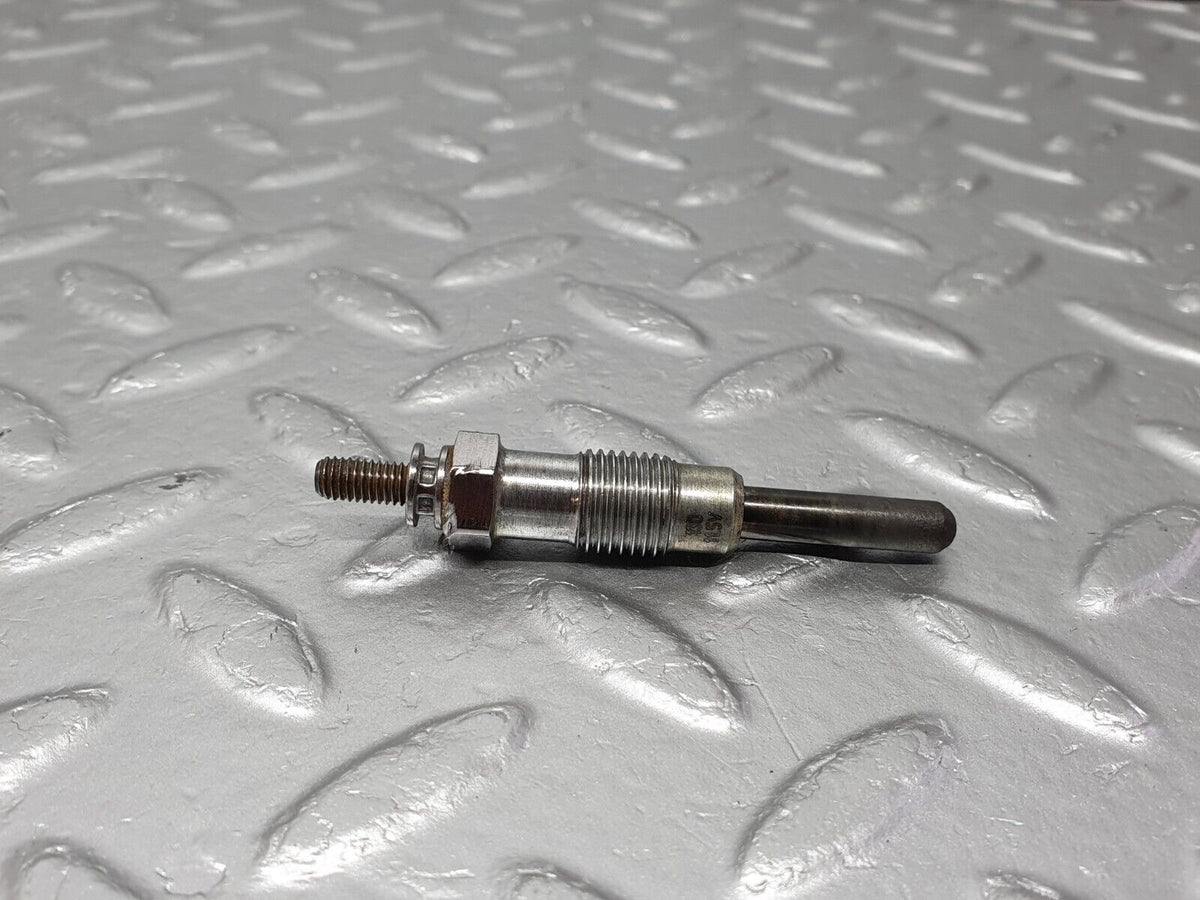 40845 Mercedes-Benz W123 300D Glow Plug Beru 0100221107
