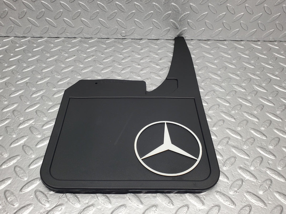 48713 Mercedes-Benz W123 Mud Flap Front Right Side New