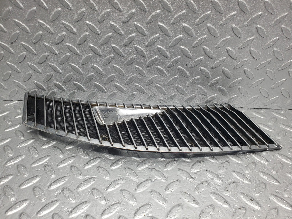 48707 Mercedes-Benz W123 Air Intake Grill Right Side