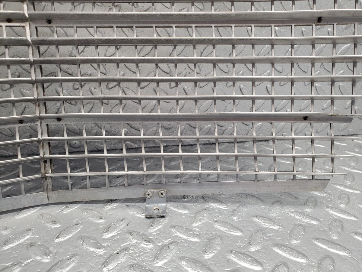 50855 Mercedes-Benz W108 280SE 3.5 Bonnet Grill