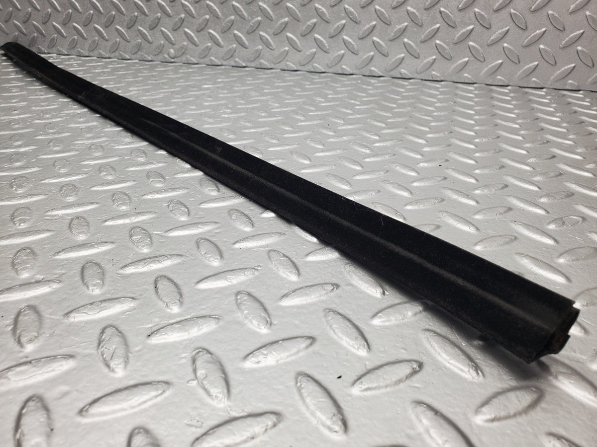 49387 Mercedes-Benz A124 320E Cabriolet Inner Window Weatherstrip Seal Right