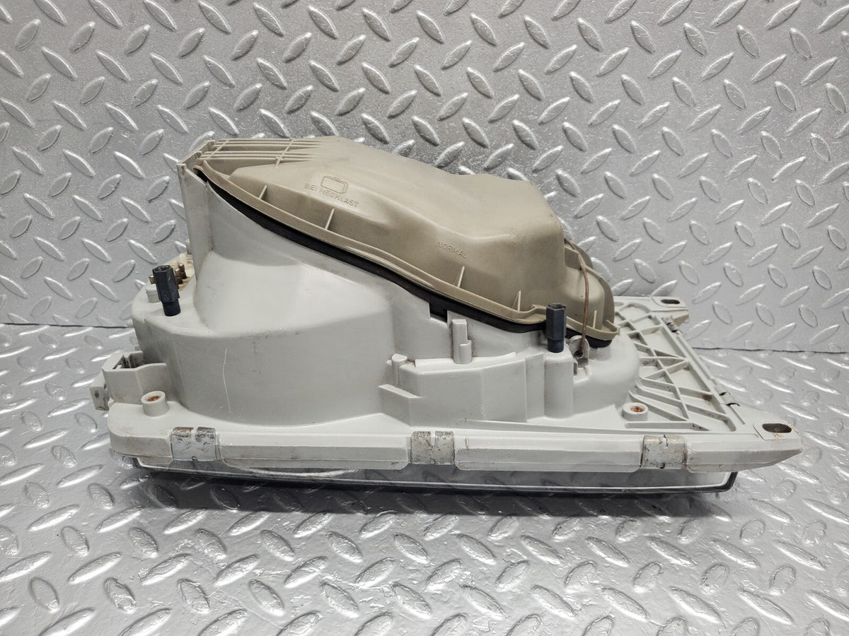 48727 Mercedes-Benz W123 Headlight Left Side Hella 117683-00 LI