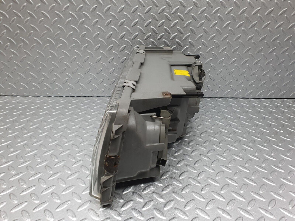 41013 Mercedes-Benz W126 300SE Headlight Right Side Bosch A1268209361 030106570