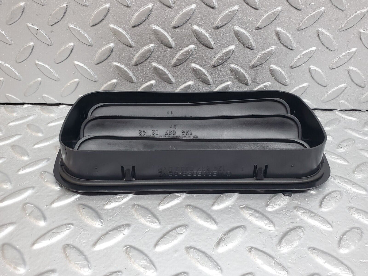 44734 Mercedes-Benz W124 220E Rear Air Intake Vent Right A1248370230 A1248370242