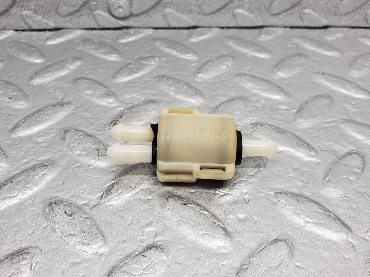 49586 Mercedes-Benz W123 W124 W201 Windscreen Washer Fluid Distributor