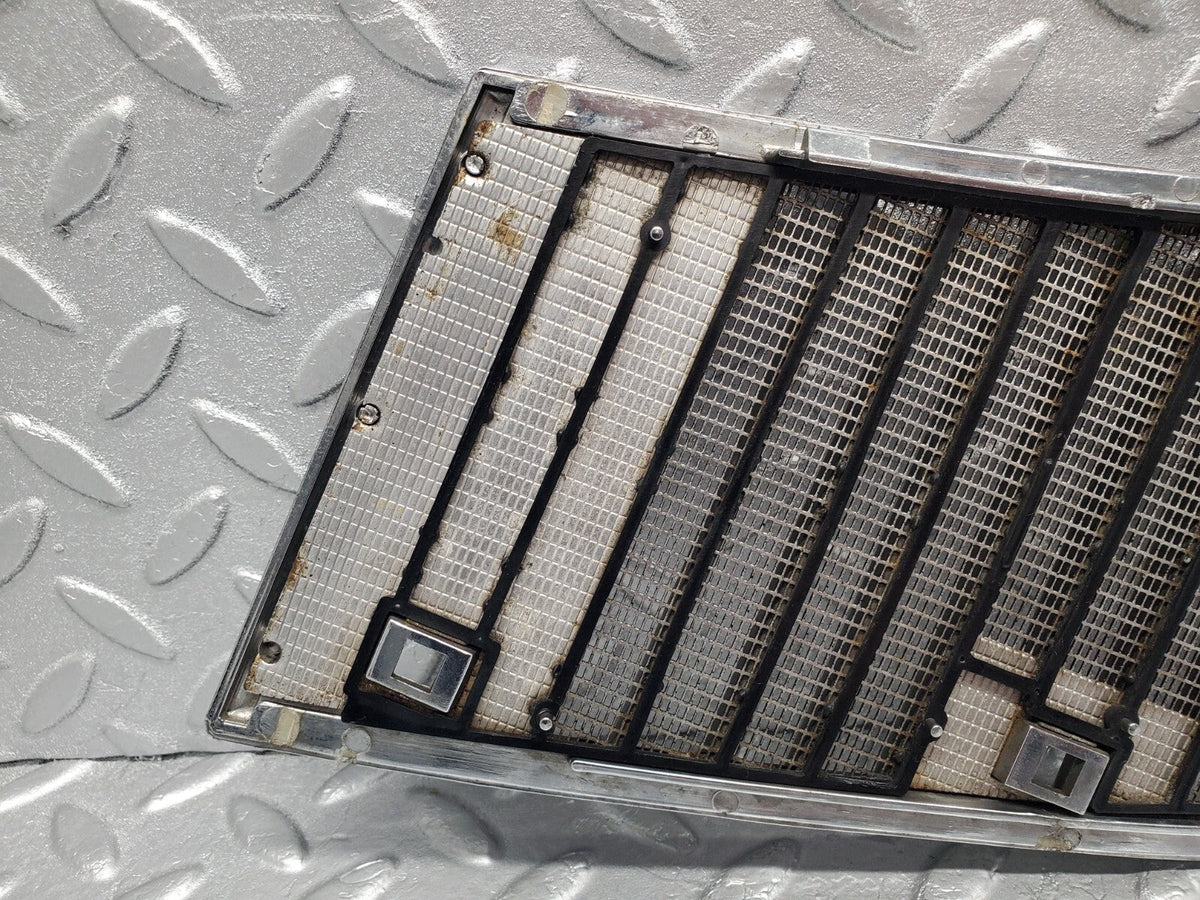 48707 Mercedes-Benz W123 Air Intake Grill Right Side
