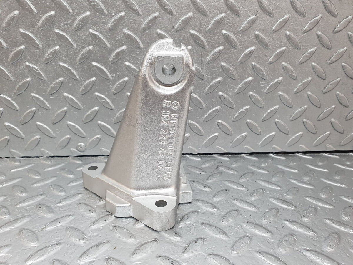 42711 Mercedes-Benz W201 190 2.0L Engine Mount Bracket Right Side A1022234204