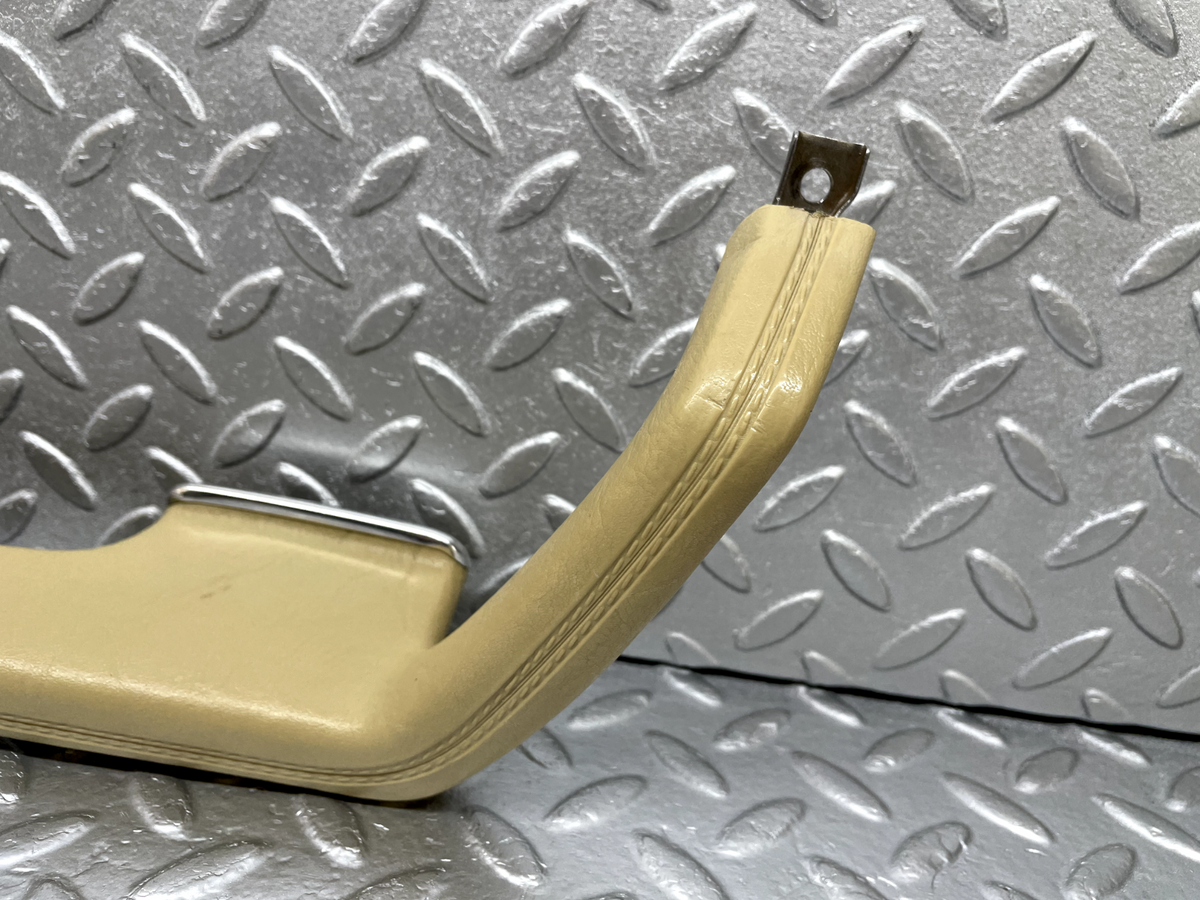 44262 Mercedes-Benz W123 280E Interior Door Handle Beige Left A1239701701