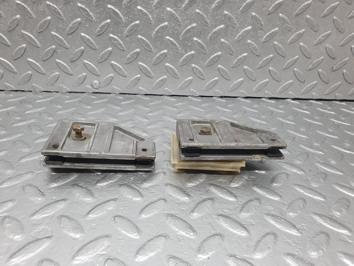43582 Mercedes-Benz C126 380SEC Coupe Door Window Guide Bracket A1267250332