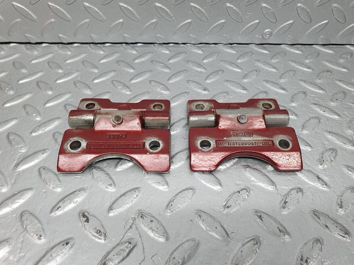 40948 Mercedes-Benz W126 300SE Door Hinge Pair Left A1237200037