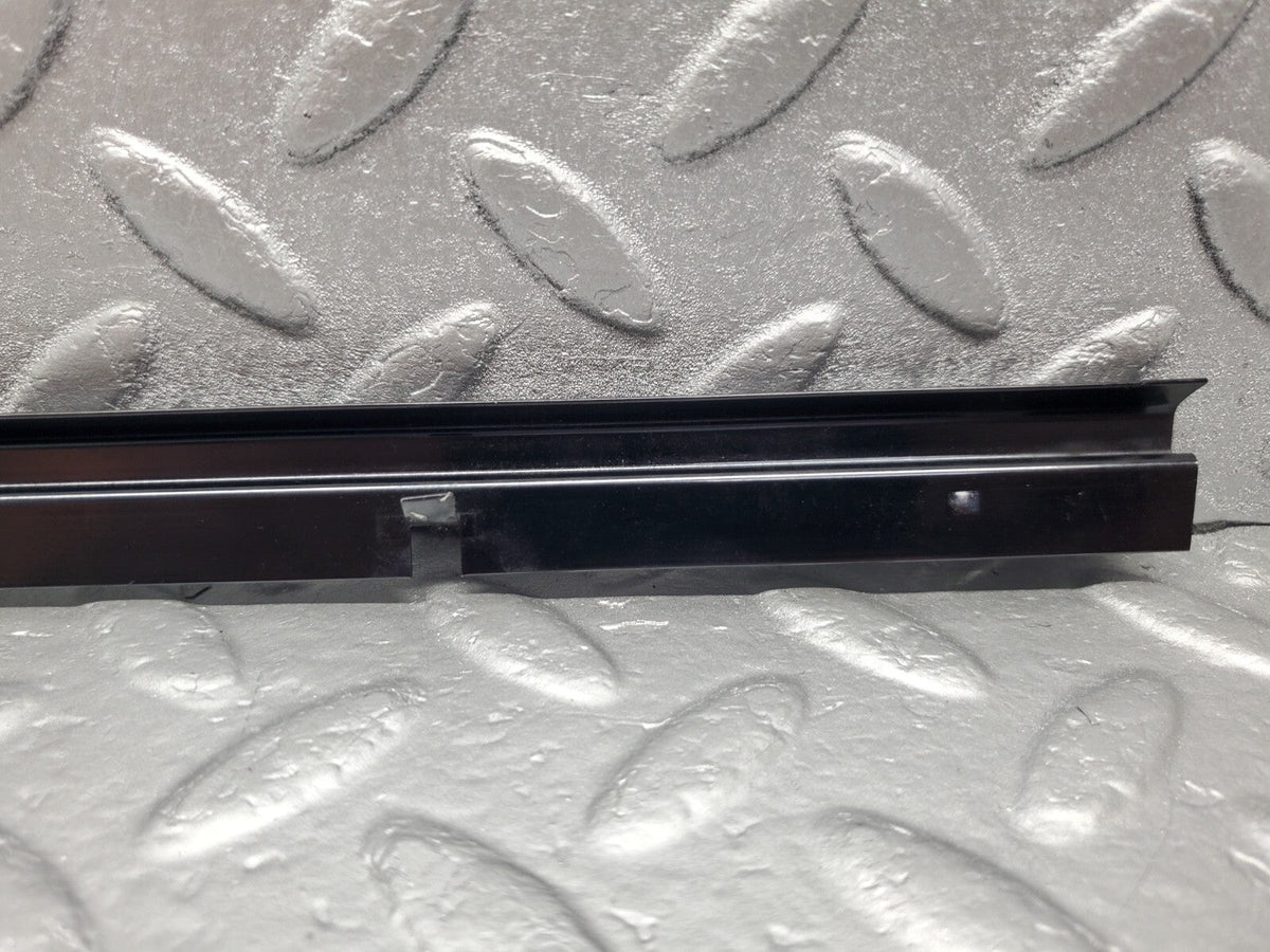 49069 Mercedes-Benz A124 320E Cabriolet Rear Right Card Panel Rail