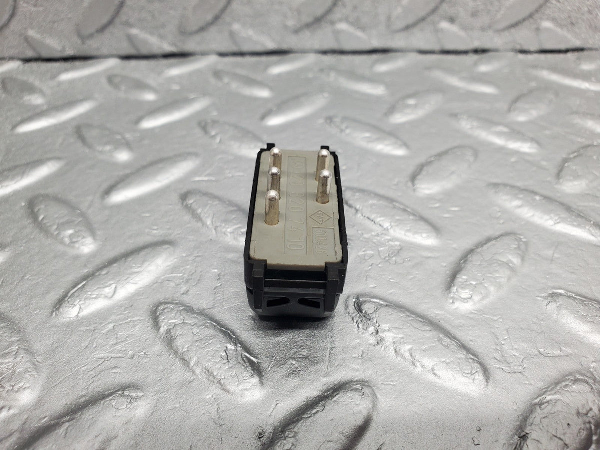 49114 Mercedes-Benz A124 320E Cabriolet Rear Heated Window Switch A1248207410