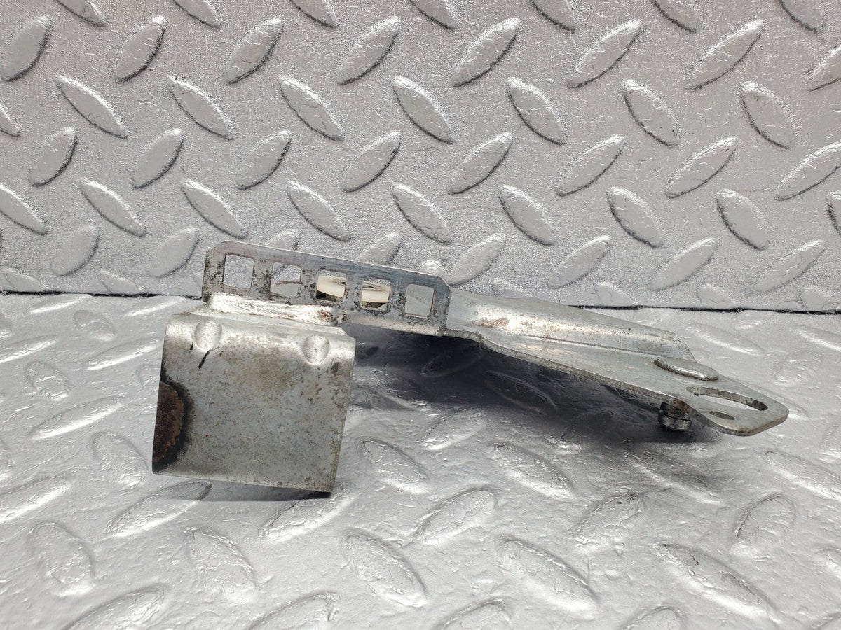 50133 Mercedes-Benz R107 SL Front Right Seat Belt Bracket