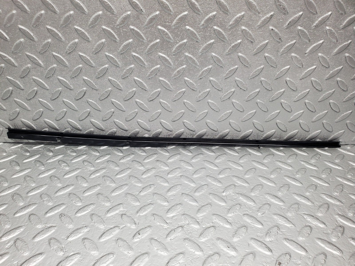 49068 Mercedes-Benz A124 320E Cabriolet Rear Left Card Panel Rail
