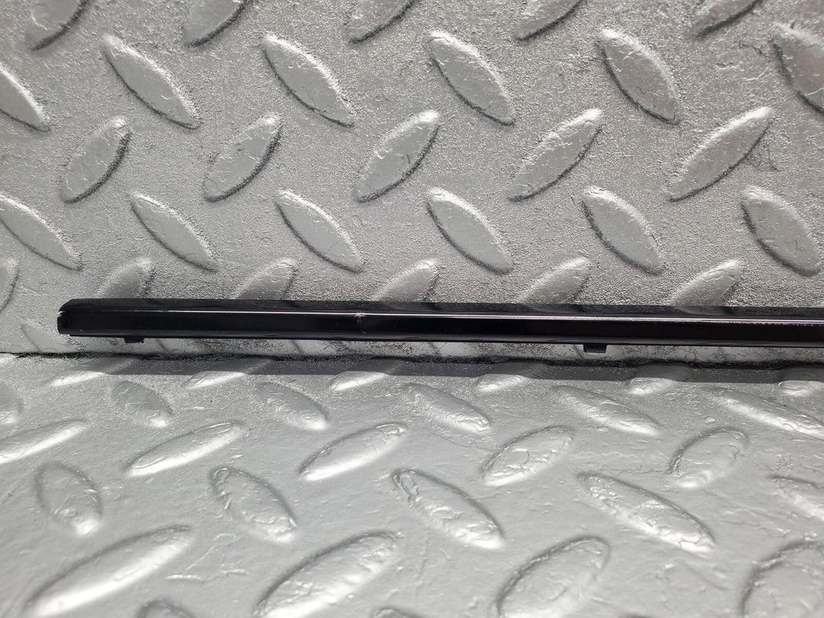 49068 Mercedes-Benz A124 320E Cabriolet Rear Left Card Panel Rail