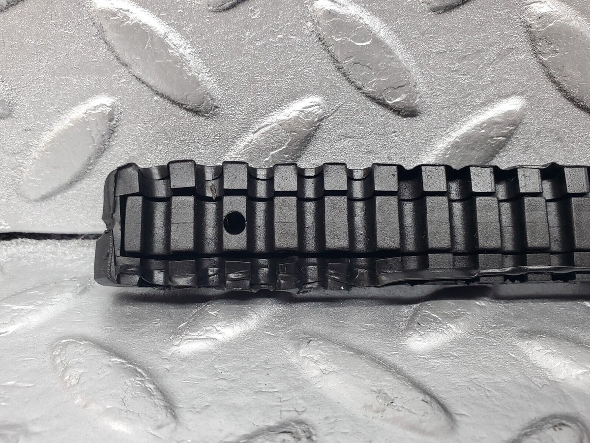 45742 Mercedes-Benz W126 420SE Vacuum Pipe Holder A1268050491
