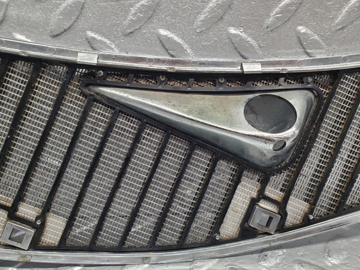 48707 Mercedes-Benz W123 Air Intake Grill Right Side
