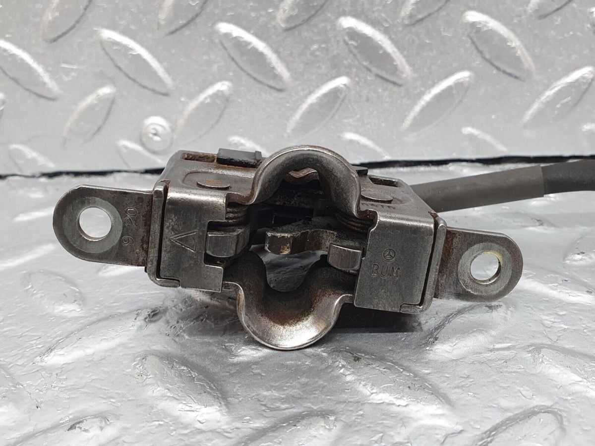 42018 Mercedes-Benz W202 C200 Bonnet Lock Latch A2028206210 A2105402781