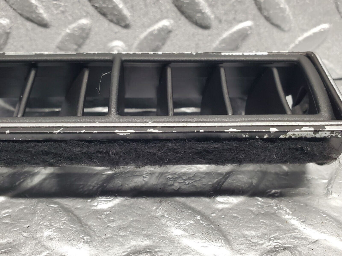 47489 Mercedes-Benz C126 500SEC Coupe Centre Console Air Vent A1268300013