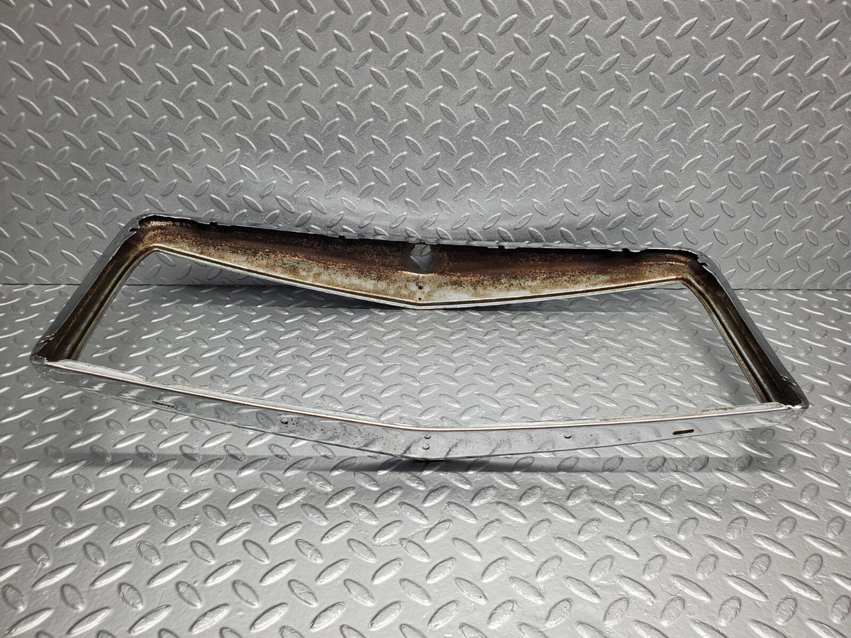 48694 Mercedes-Benz W123 Bonnet Grill Frame Chrome