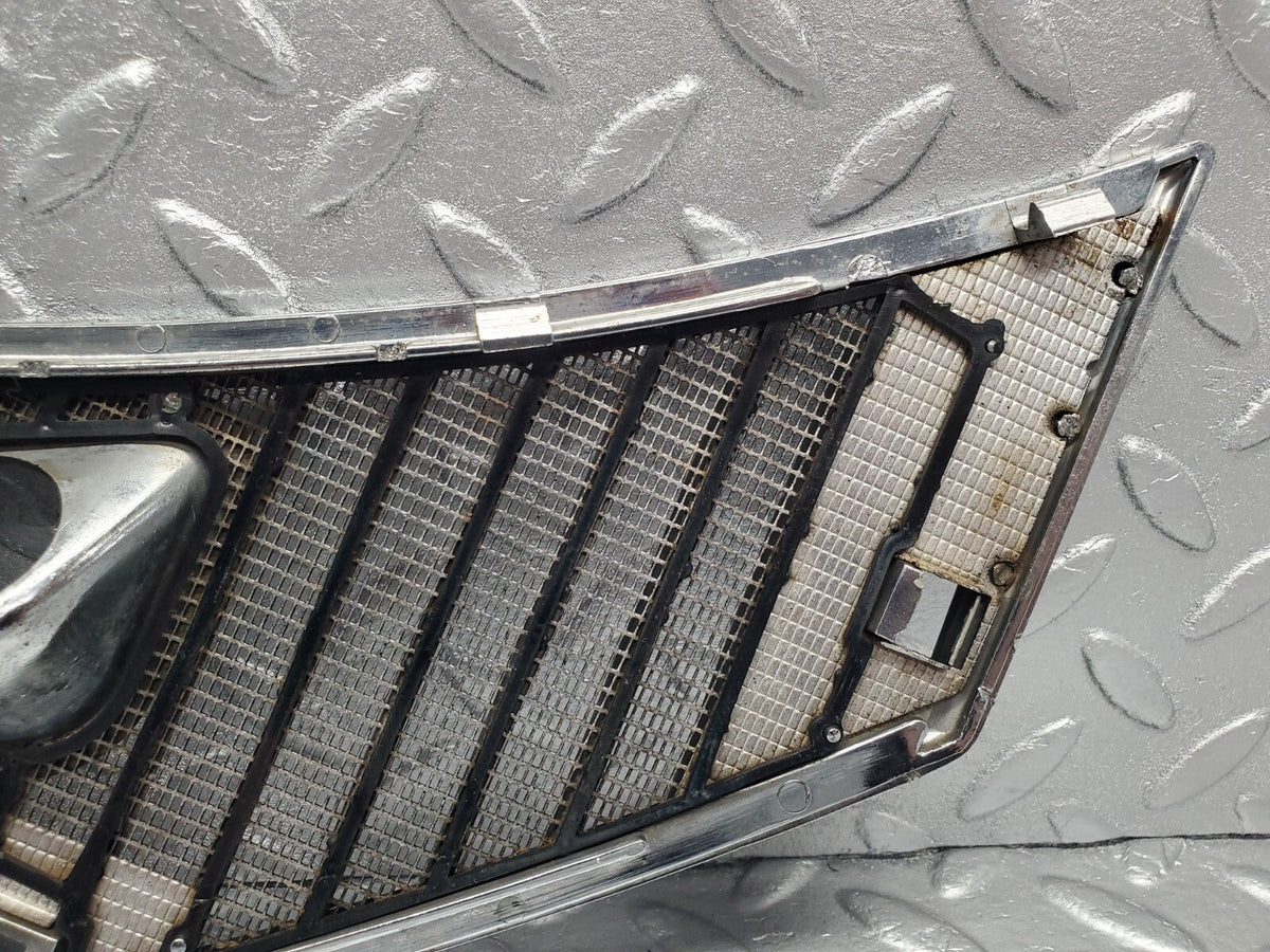 48707 Mercedes-Benz W123 Air Intake Grill Right Side