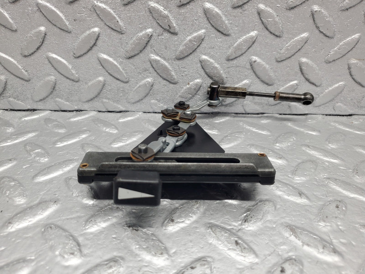 50036 Mercedes-Benz R107 380SL Air Vent Control Lever Centre