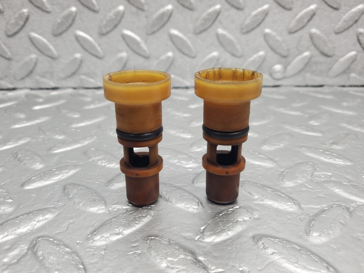 51080 Mercedes-Benz W124 260E Fuel Injector Holder 2x