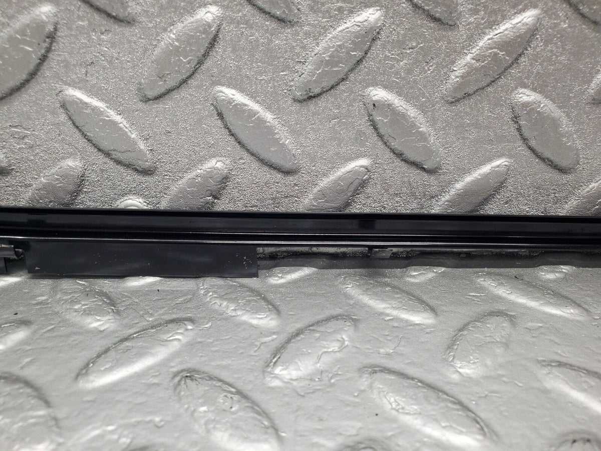 49068 Mercedes-Benz A124 320E Cabriolet Rear Left Card Panel Rail