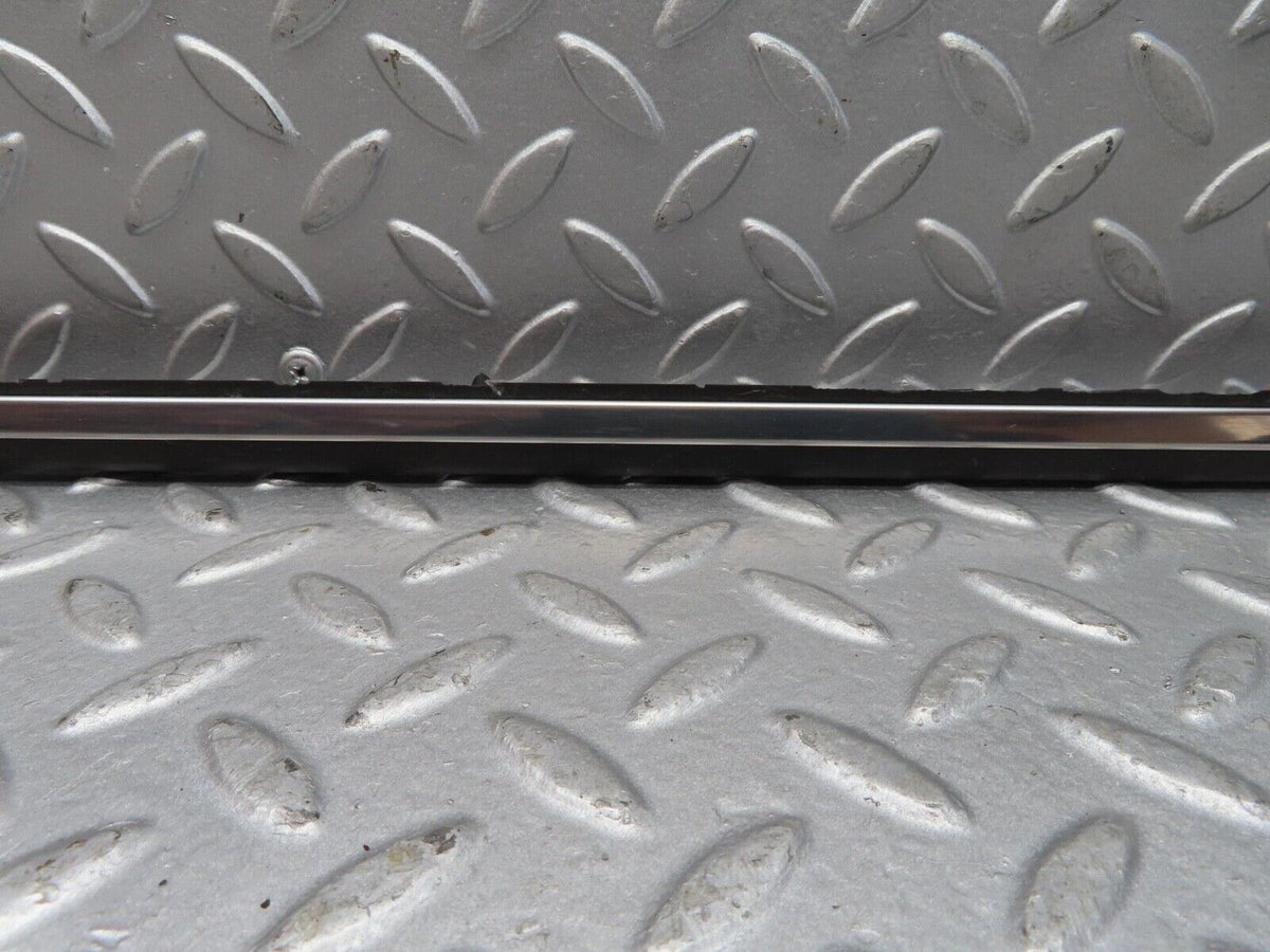 13443 Mercedes-Benz W123 200 Front Right Fender Wing Centre Moulding Trim