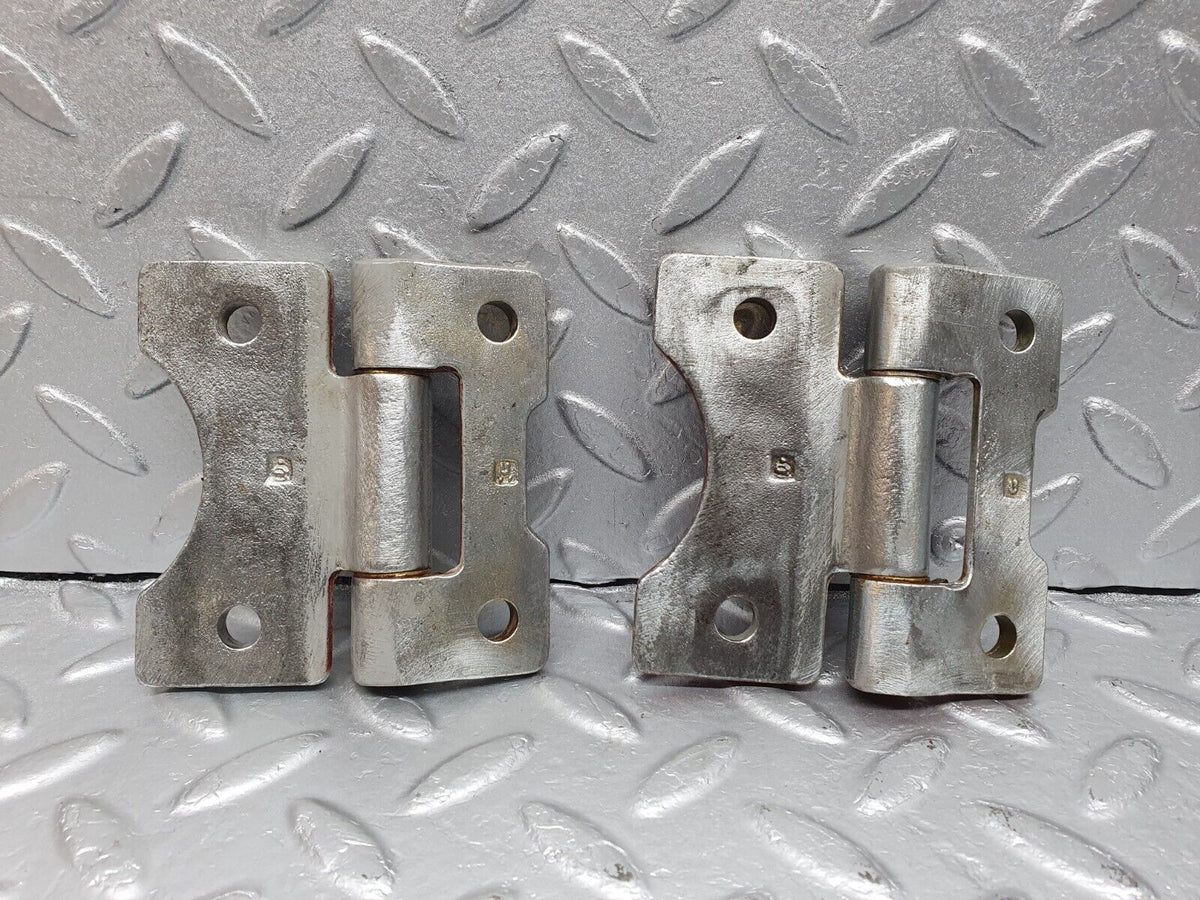 40949 Mercedes-Benz W126 300SE Door Hinge Pair Right A1237200037