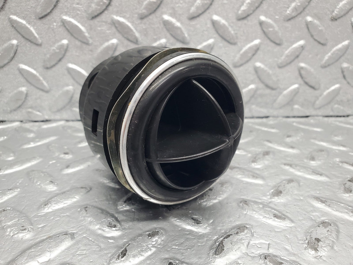 51366 Mercedes-Benz C107 R107 Dashboard Air Vent