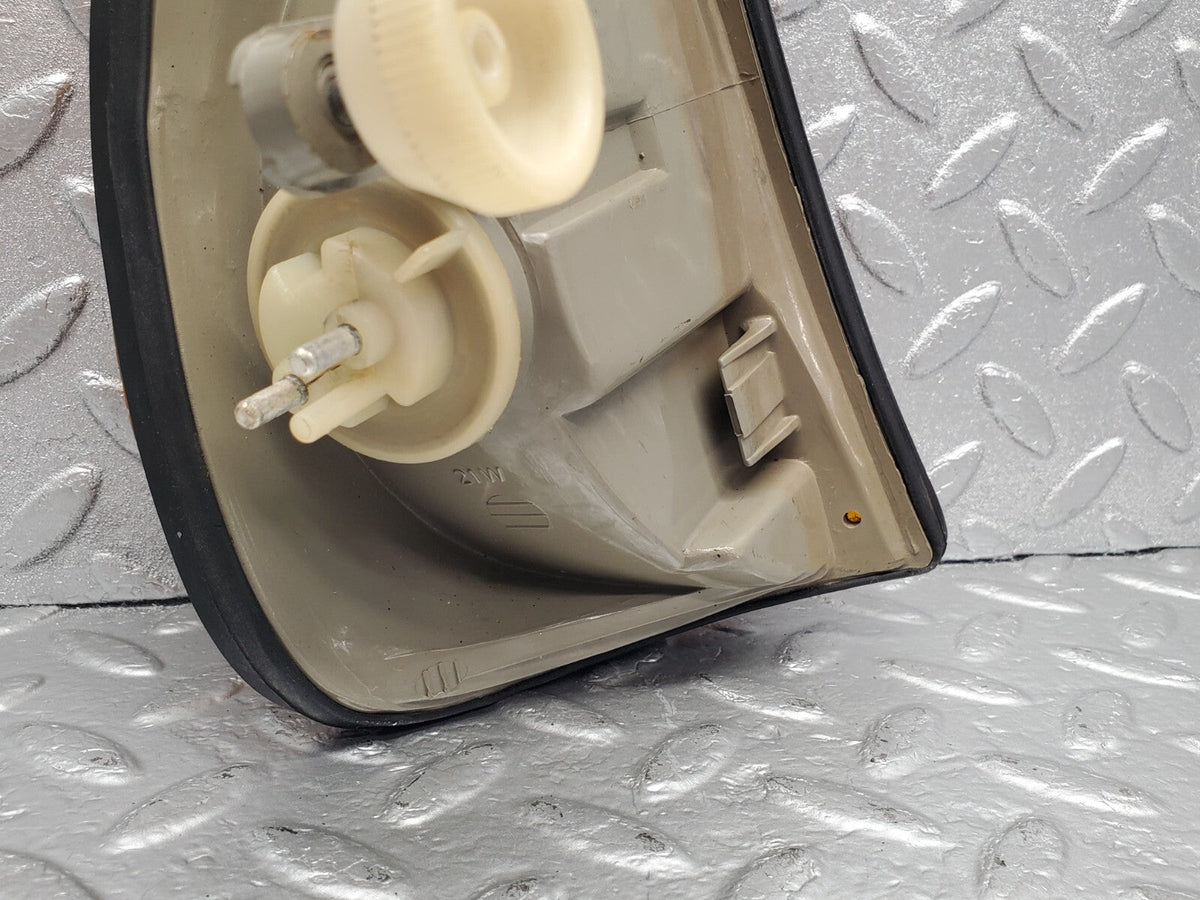 48680 Mercedes-Benz W123 Front Left Indicator Light Hella