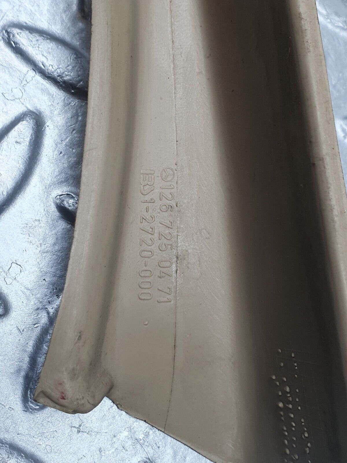 40978 Mercedes-Benz W126 300SE Front Right Door Window Frame Cover A1267250471