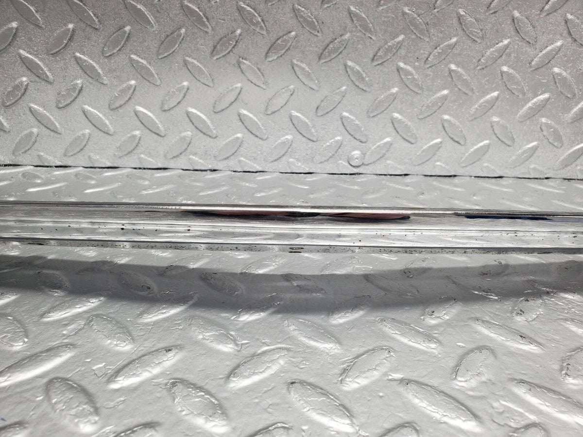48694 Mercedes-Benz W123 Bonnet Grill Frame Chrome
