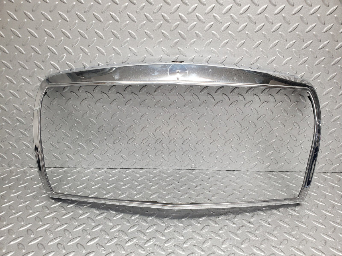 48754 Mercedes-Benz W123 Bonnet Grill Chrome Frame