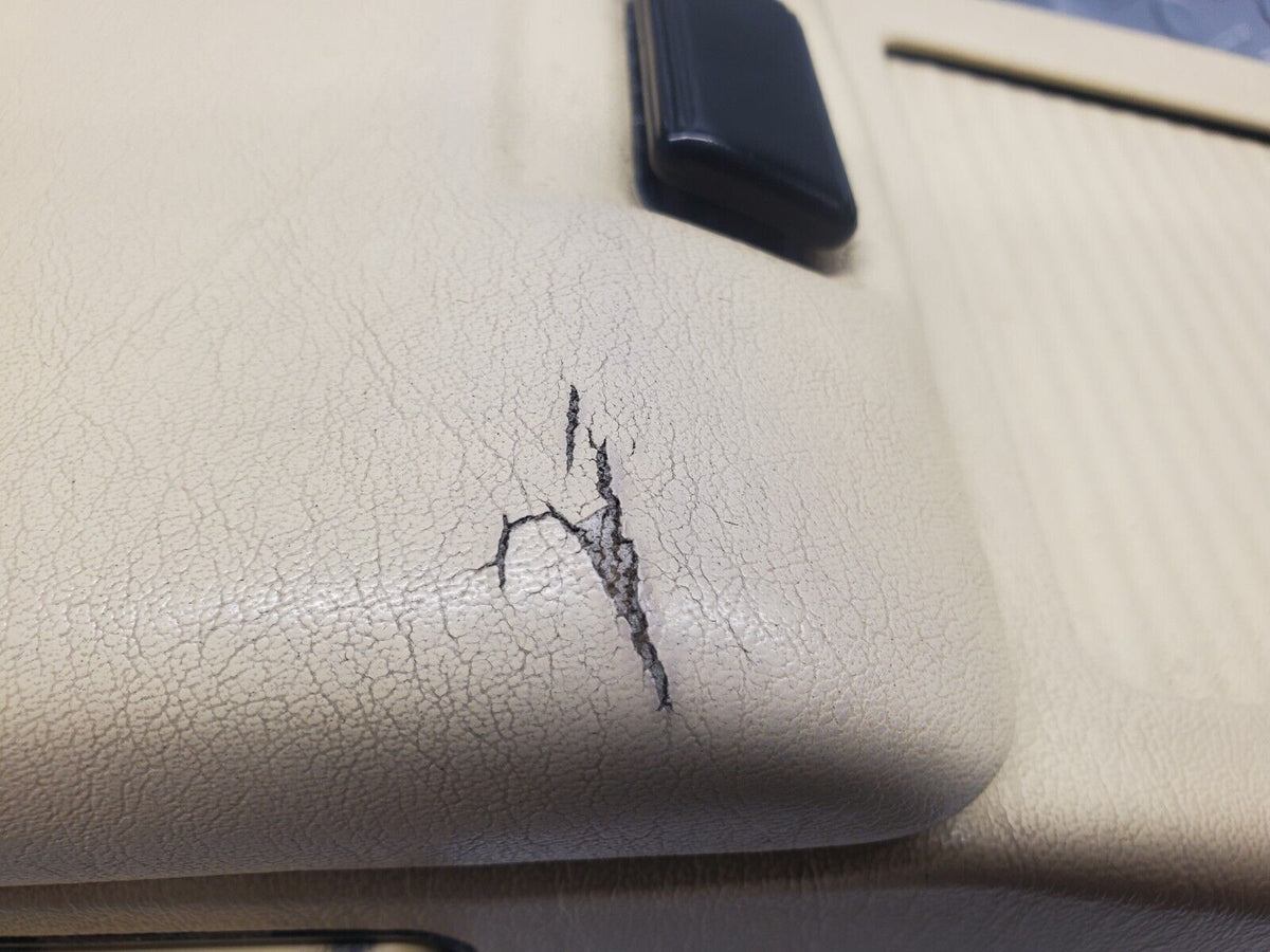 47232 Mercedes-Benz R129 320SL Coupe Centre Console A1296830000