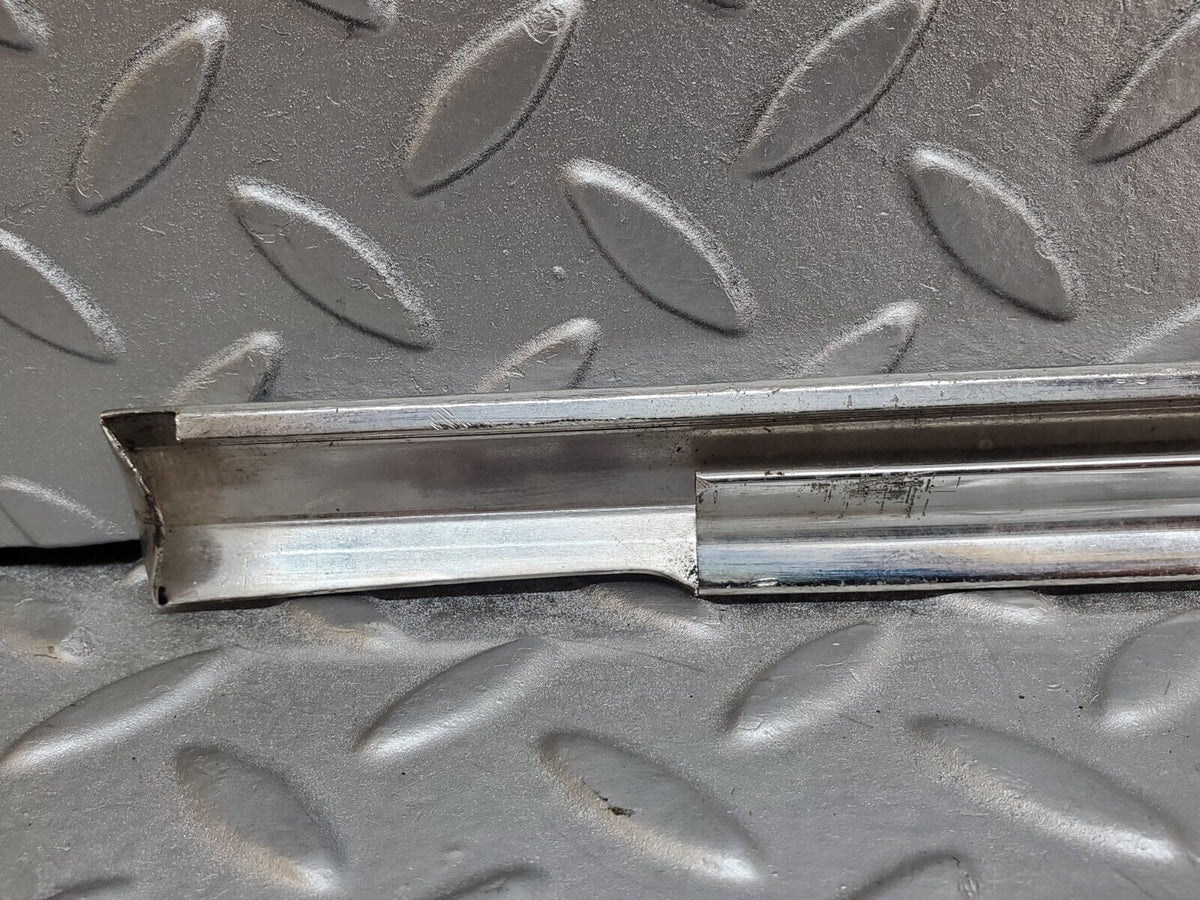 45808 Mercedes-Benz W126 420SE Front Right Door Chrome Moulding Trim