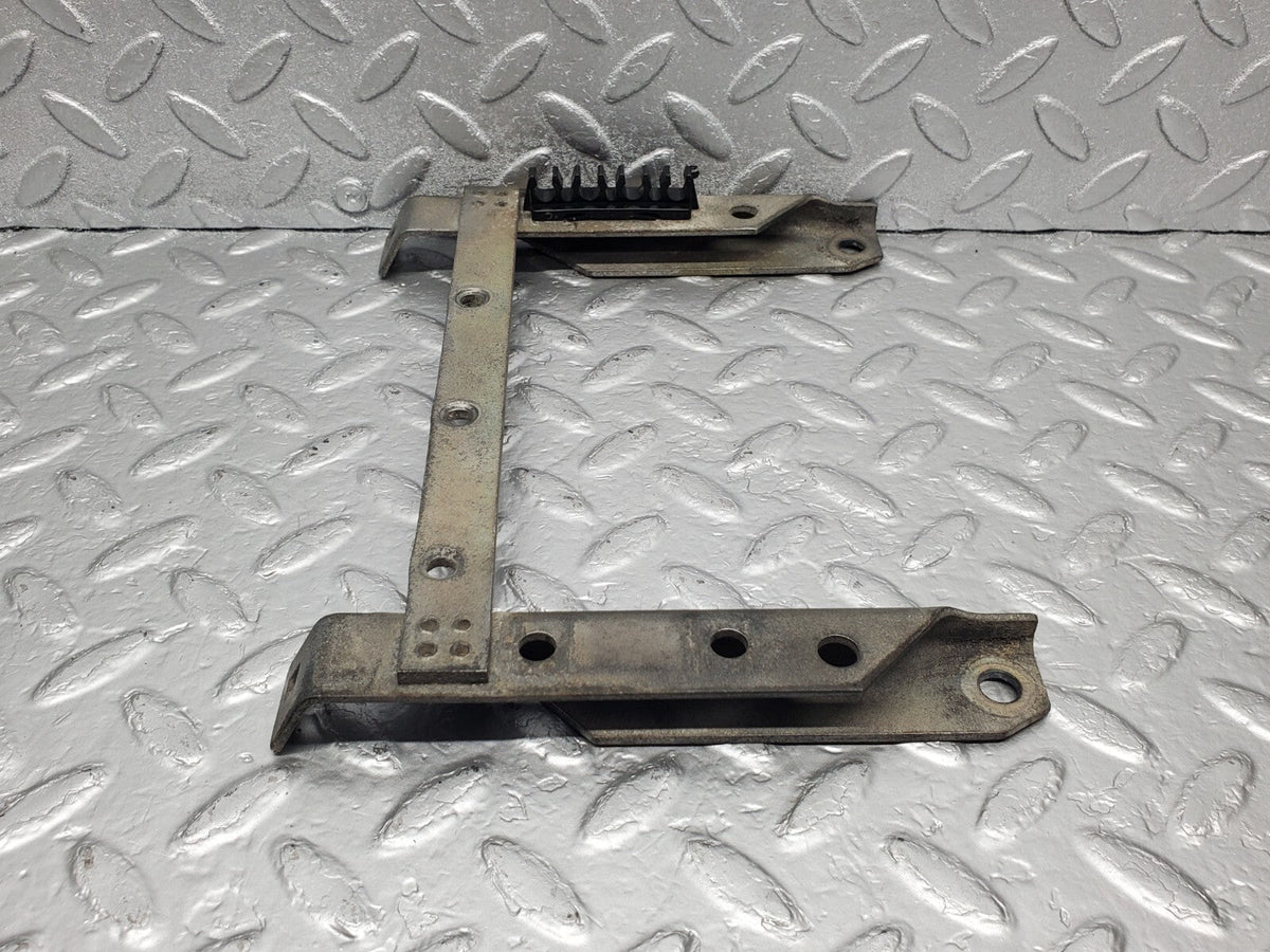 48576 Mercedes-Benz W108 Ignition Cable Bracket