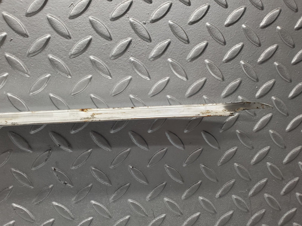 50145 Mercedes-Benz R107 SL Hardtop Side Window Chrome Moulding Trim Left