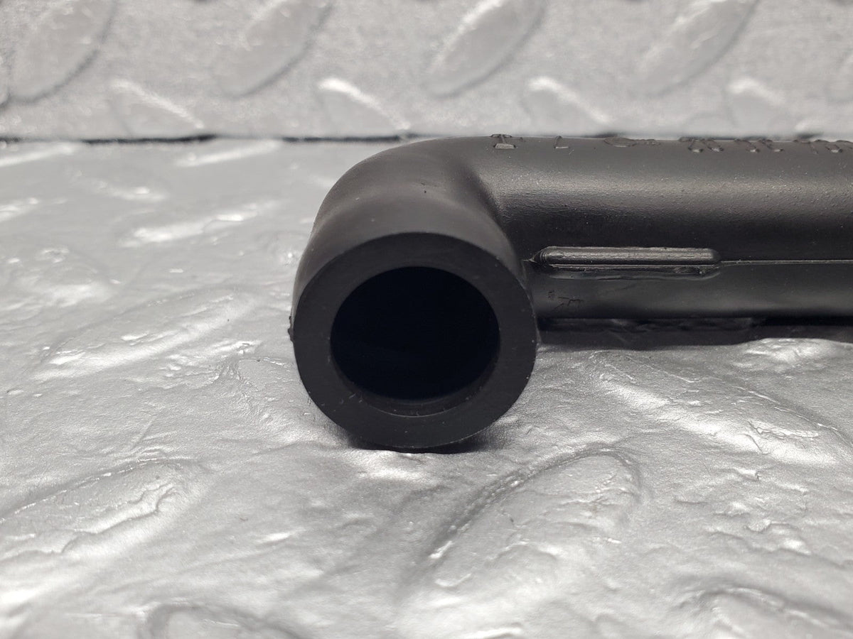 49272 Mercedes-Benz A124 320E Cabriolet Crankcase Breather Hose Pipe A1040943682