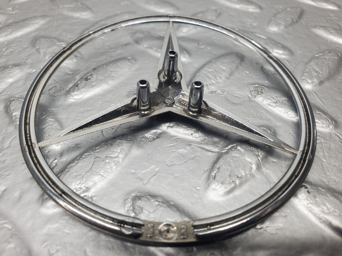 47209 Mercedes-Benz R129 320SL Coupe Trunk Lid Badge Emblem