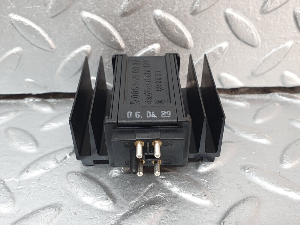 41900 Mercedes-Benz W202 C200 ECU Relay A0055459832