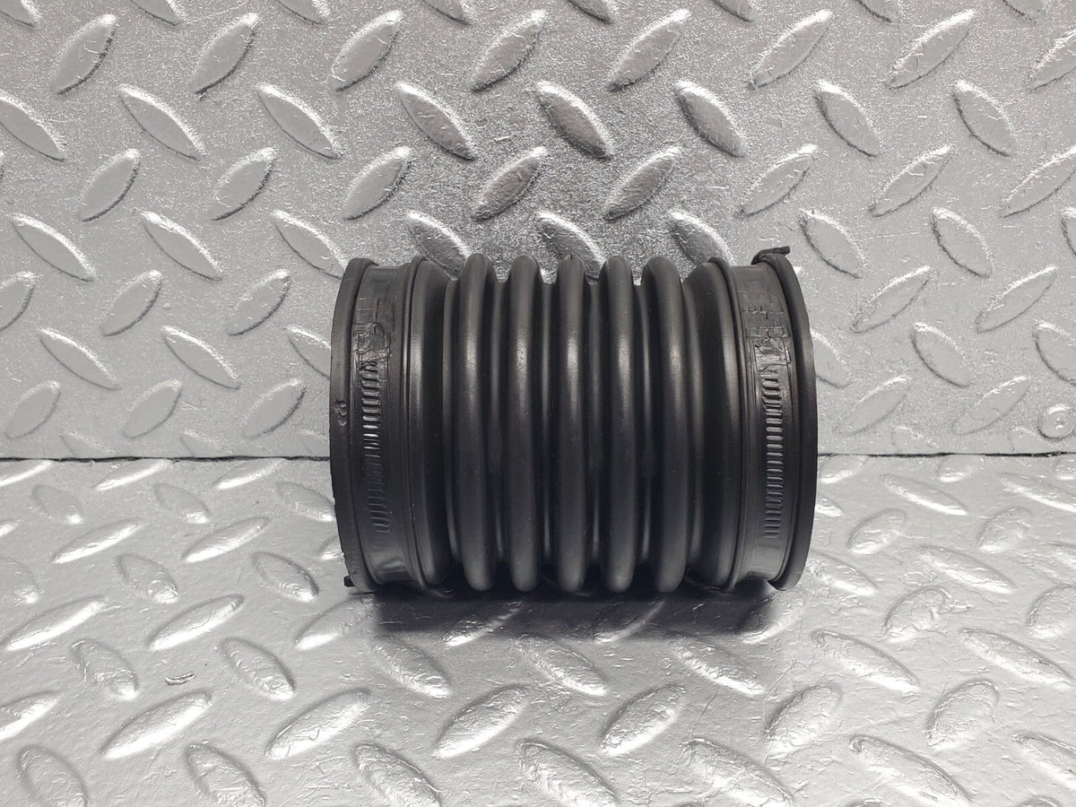 48960 Mercedes-Benz A124 320E Cabriolet Air Intake Hose A1040940191