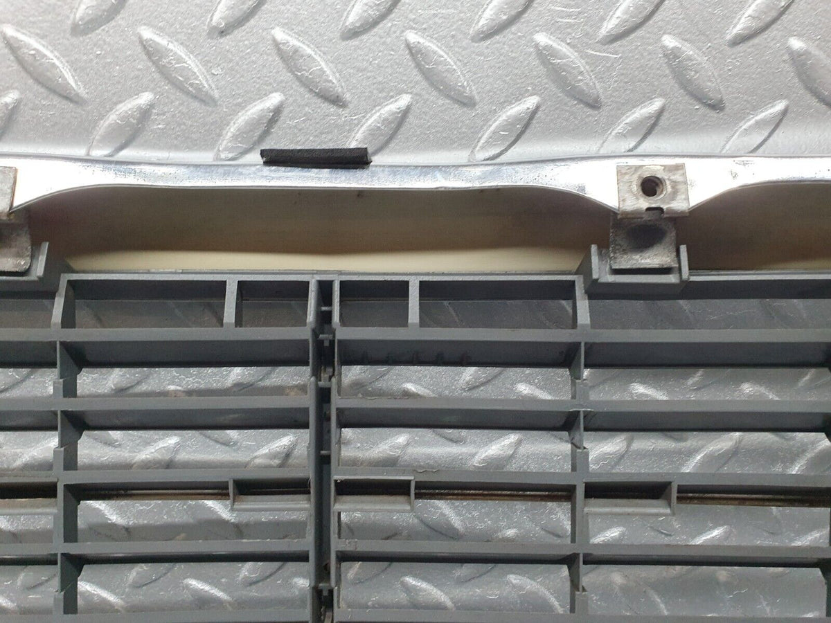 41801 Mercedes-Benz W202 C200 Bonnet Grill Chrome A2028880323