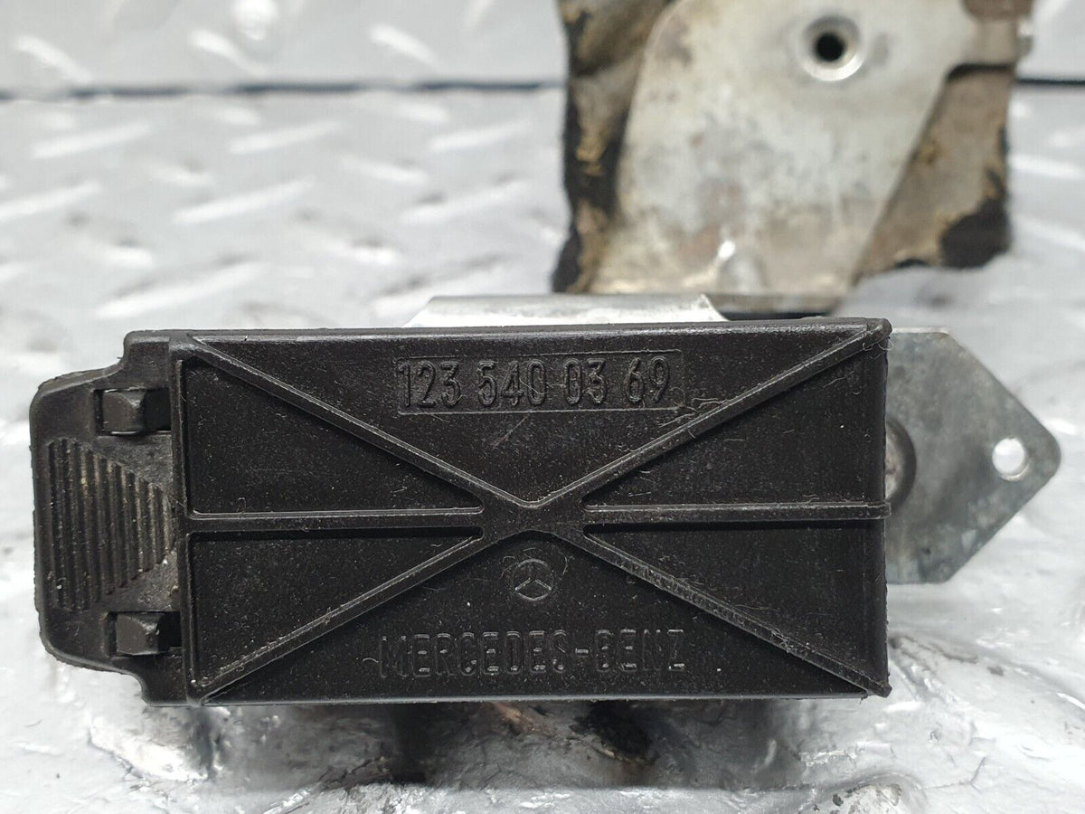 41108 Mercedes-Benz W126 300SE Cable Wire Connector A1235400369
