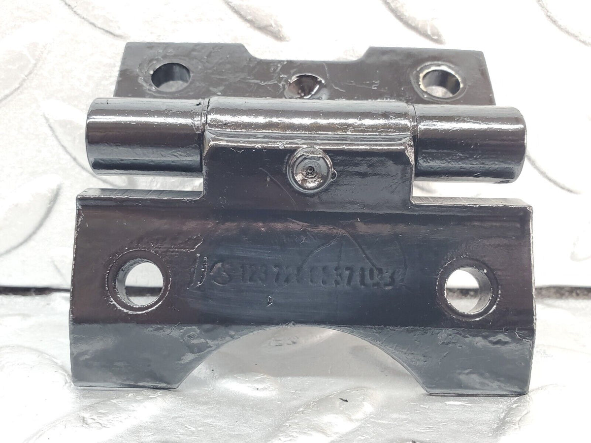 44337 Mercedes-Benz W123 280E Door Hinge Pair Right Side A1237200037