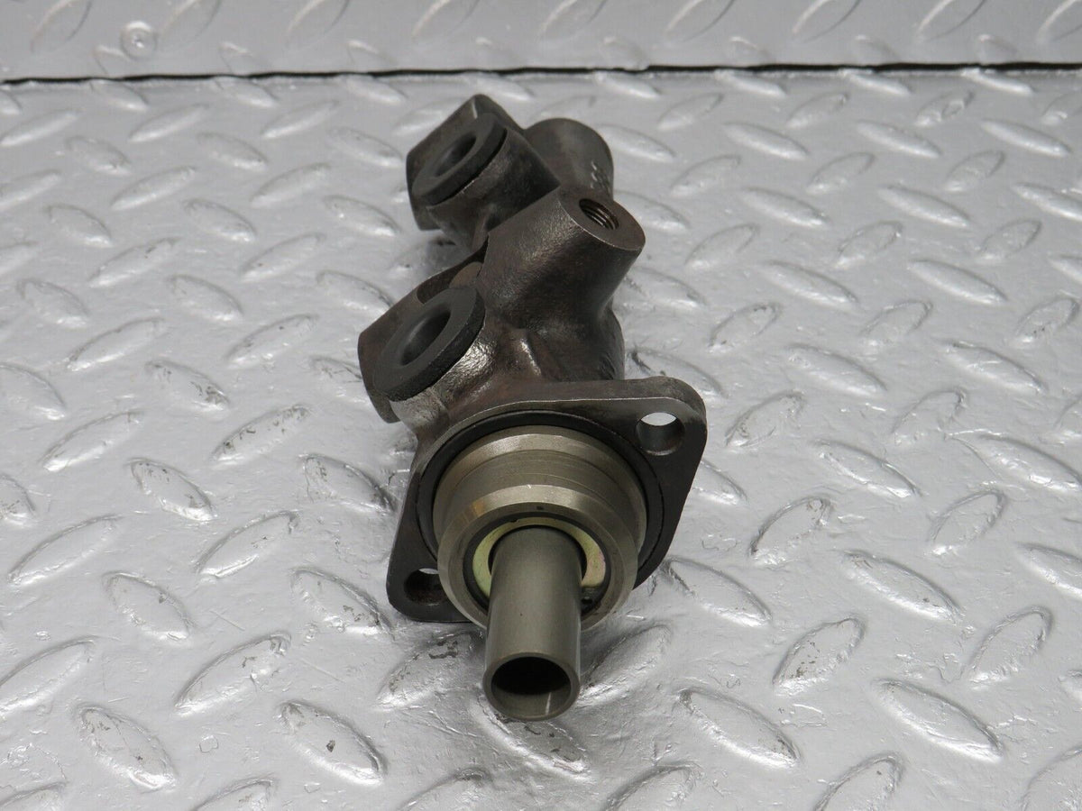 40703 Mercedes-Benz W123 300D Brake Master Cylinder Bendix